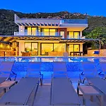 Villa 5 Bedroom Luxury Seaviews - Private Heated Pool *