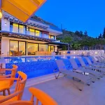 5 Bedroom Luxury Seaviews - Private Heated Pool Villa *