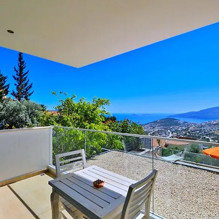 5 Bedroom Luxury Seaviews - Private Heated Pool
