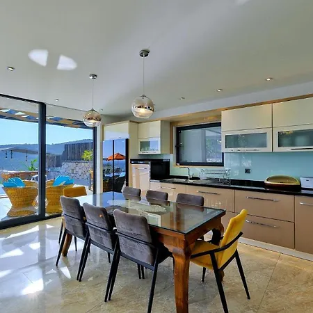 Villa 5 Bedroom Luxury Seaviews - Private Heated Pool Kalkan