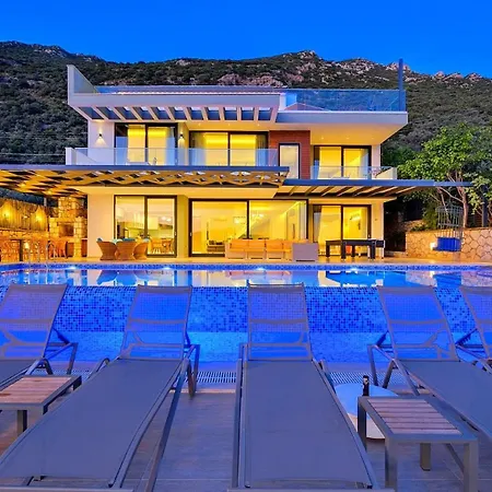 Villa 5 Bedroom Luxury Seaviews - Private Heated Pool *