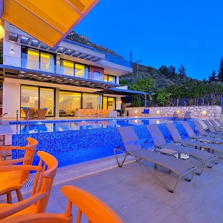 5 Bedroom Luxury Seaviews - Private Heated Pool Villa *